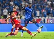 中超比赛频频受外界干扰，影响球员发挥的简单介绍