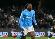 1xBit体育入口-赛场上球员投入激烈角逐，奋力争夺胜利