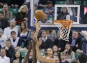 1xBit体育馆-东西部球队交锋，赛事紧张激烈，胜负难料的简单介绍