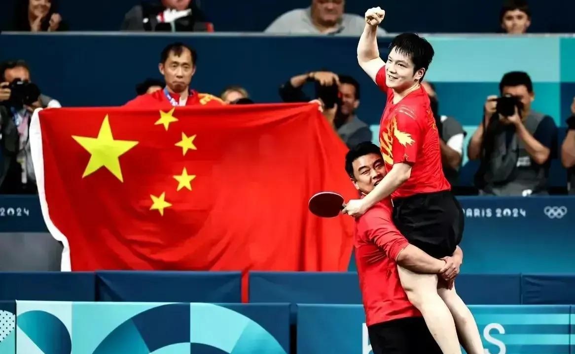 在夜刃战队赛场上演英雄联盟世界杯，进球，引发教练席炸锅