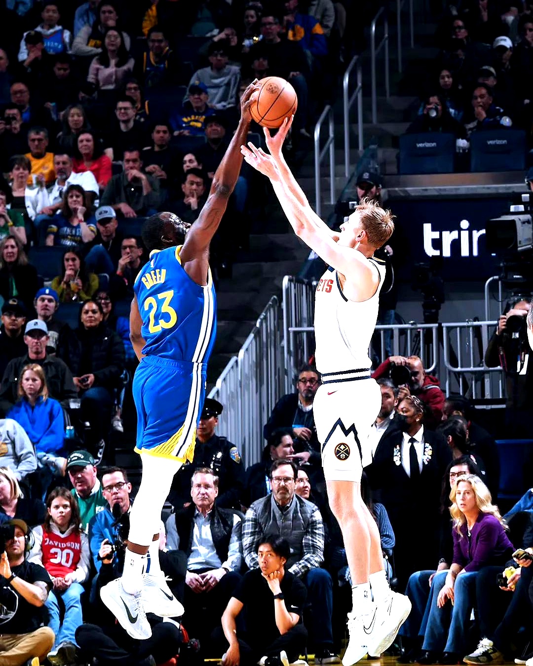 鏖战五局，天启小队终于战术得当压制对手，全场高潮不断的简单介绍