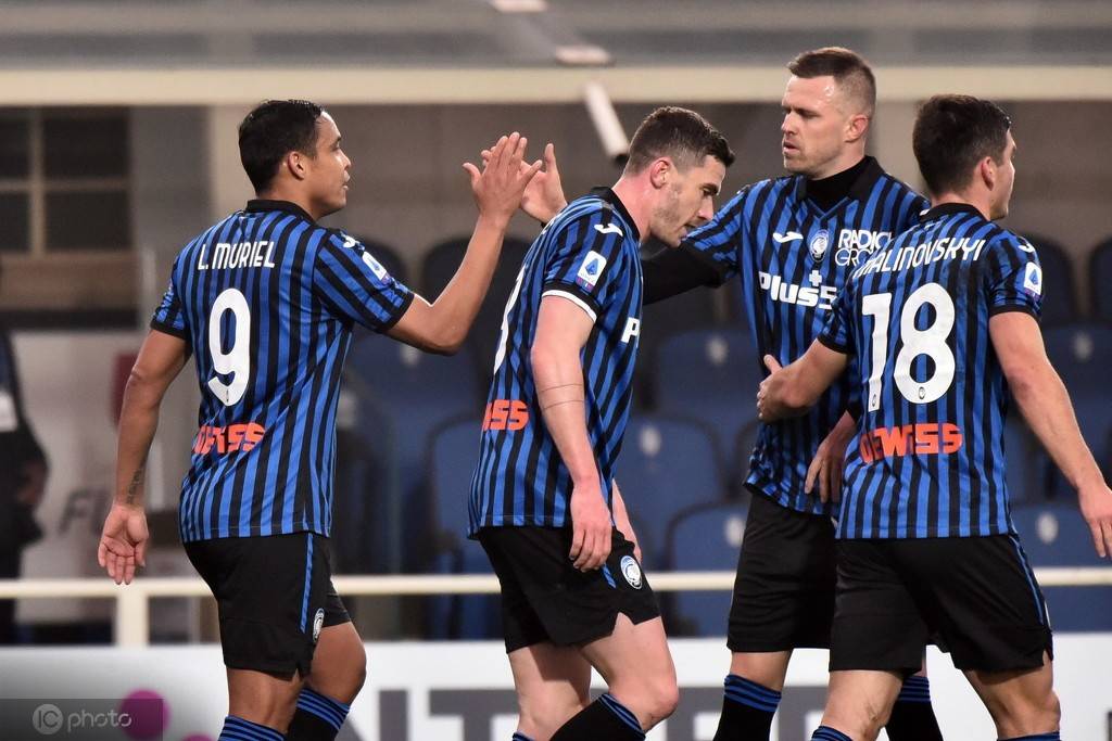 包含卡利亚里俱乐部在比赛中积极争取的词条