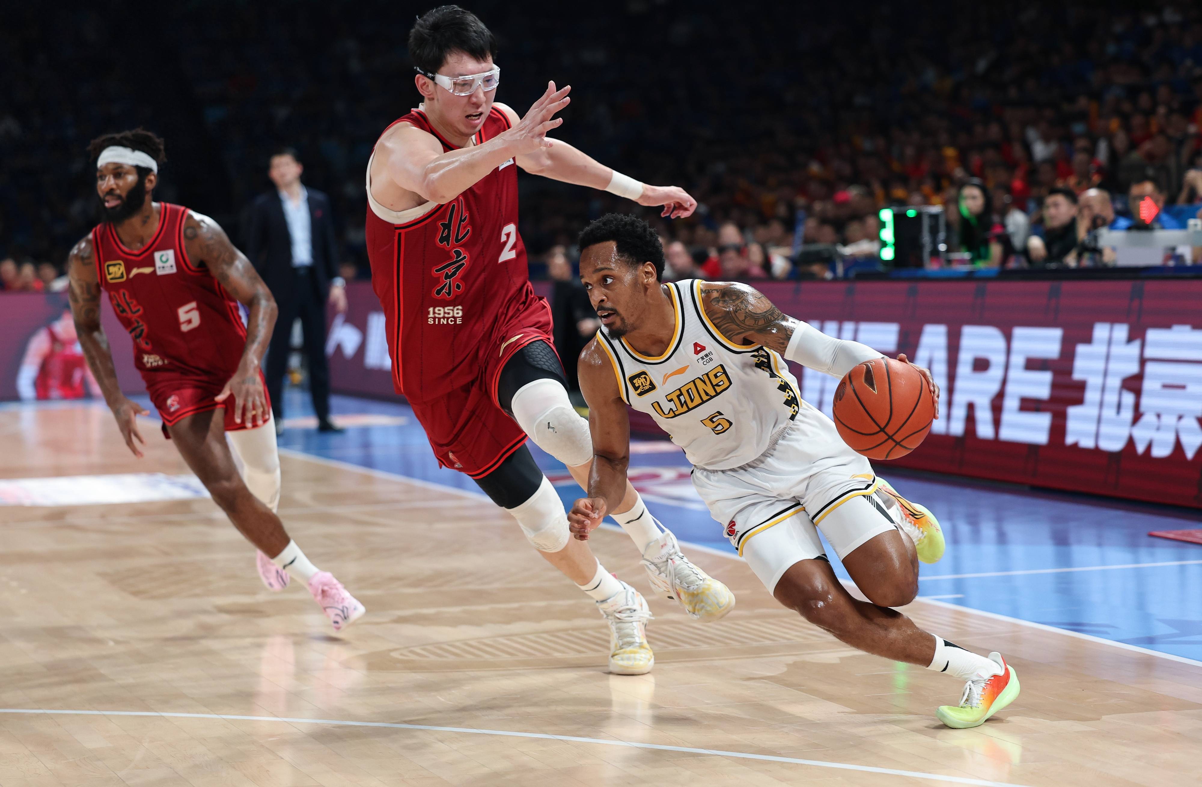 广厦队连续客场失利，面临晋级压力