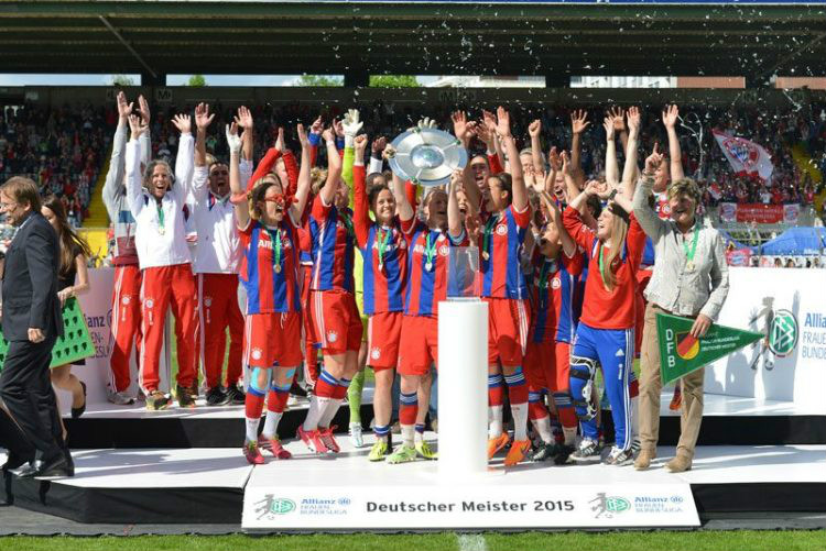 包含竞技场上的战火:女子足球队实力雄厚,对手难阻的词条 包含竞技场上的战火:女子足球队实力雄厚,对手难阻的词条