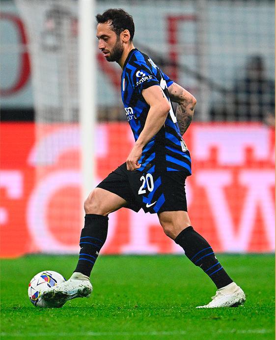 欧洲豪门狭路相逢，球员技艺风采登雄