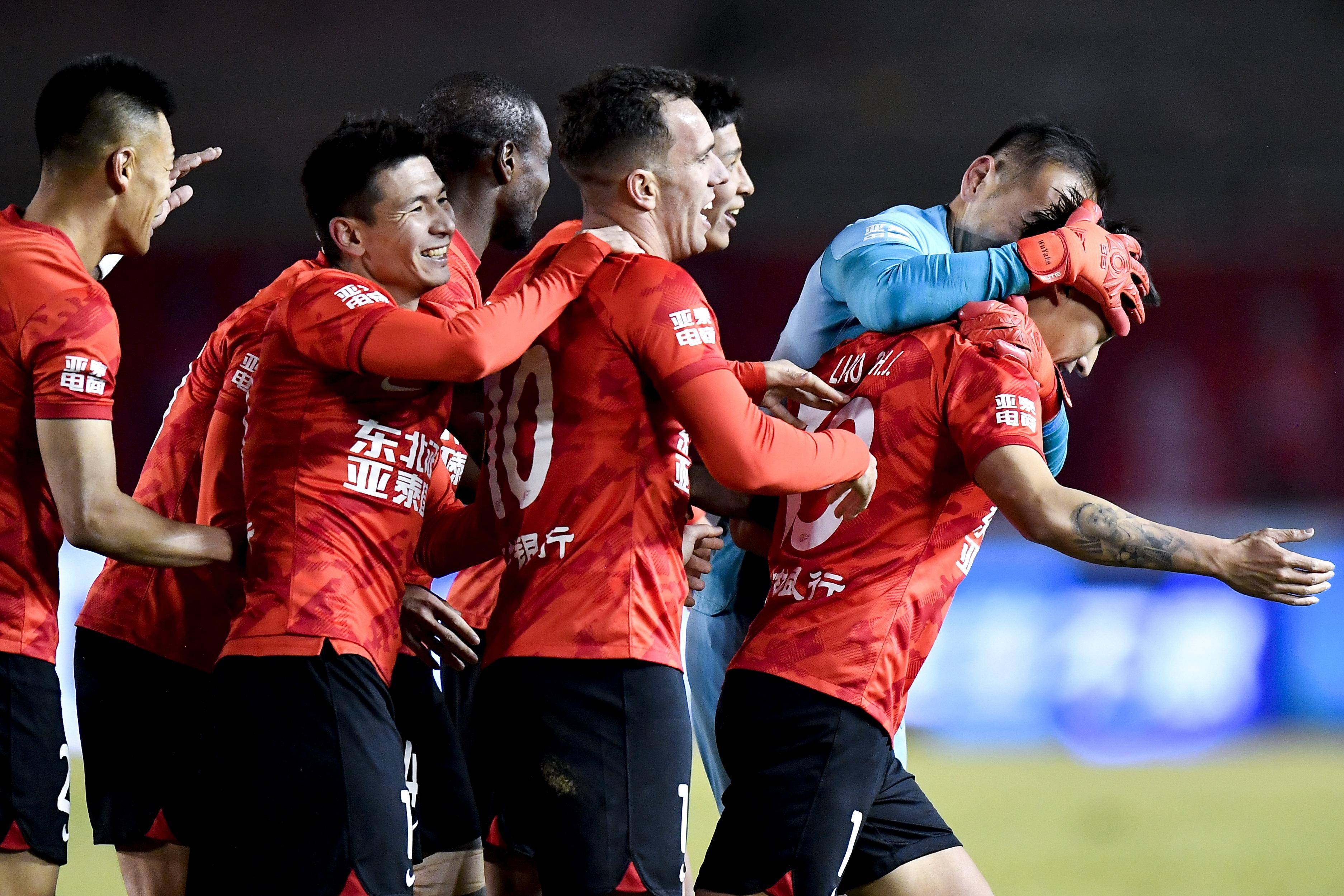 包含中超激情继续，绿茵场上风云再起的词条