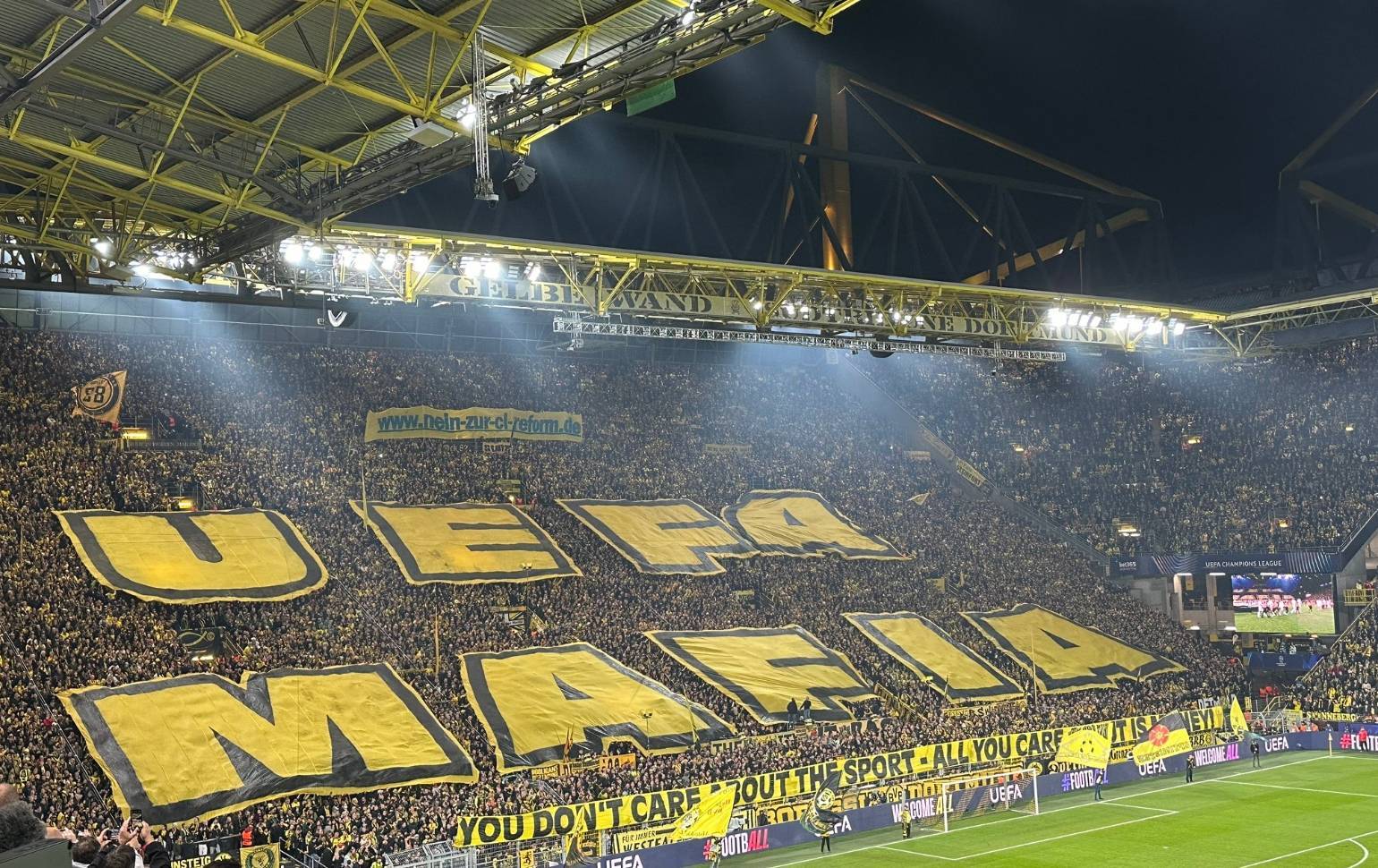 欧冠盛宴引发狂热，球迷为之疯狂的简单介绍