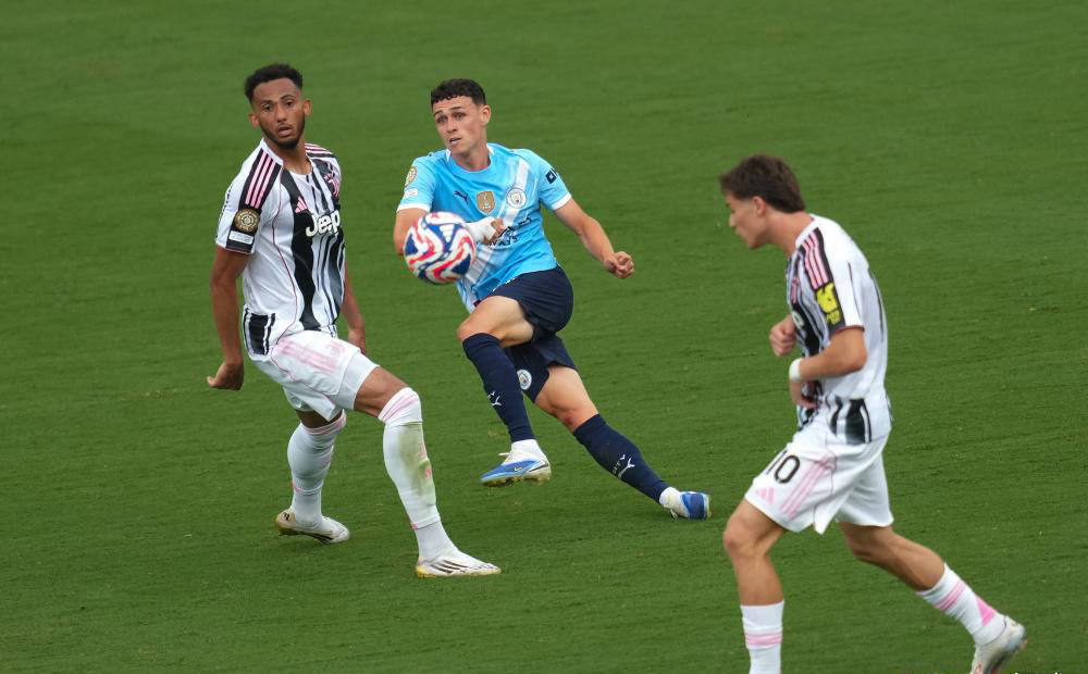 曼城继续保持不败，冠军防线坚不可摧