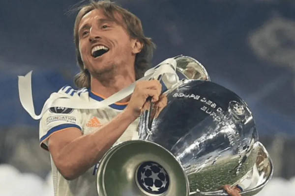 皇马中场核心莫德里奇因伤缺阵，球队面临考验的简单介绍