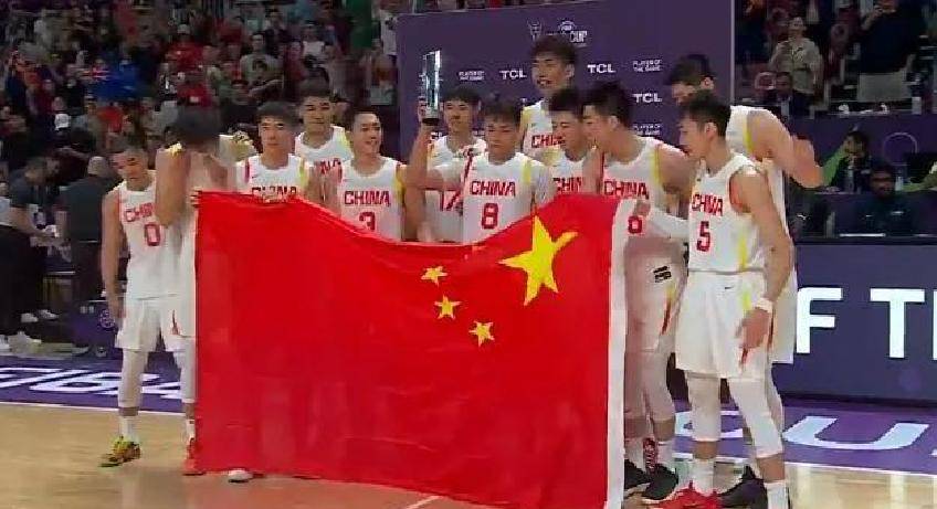 包含撕扯防线:德国队与澳大利亚队激烈对抗进攻的词条 包含撕扯防线:德国队与澳大利亚队激烈对抗进攻的词条