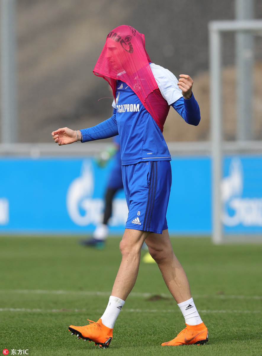 沙尔克队积极备战，雄心勃发