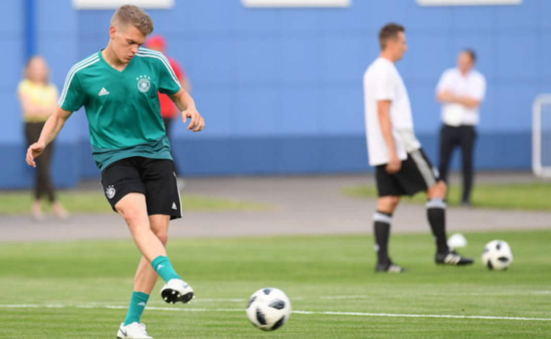 沙尔克队积极备战，雄心勃发