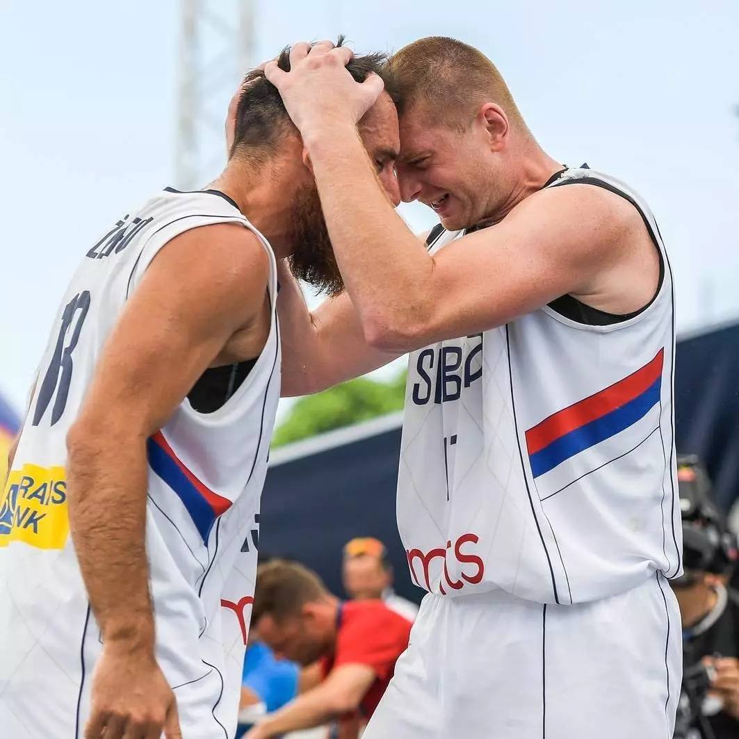 荷兰大胜塞尔维亚,欧冠联赛淘汰赛阻击成功 荷兰大胜塞尔维亚,欧冠联赛淘汰赛阻击成功