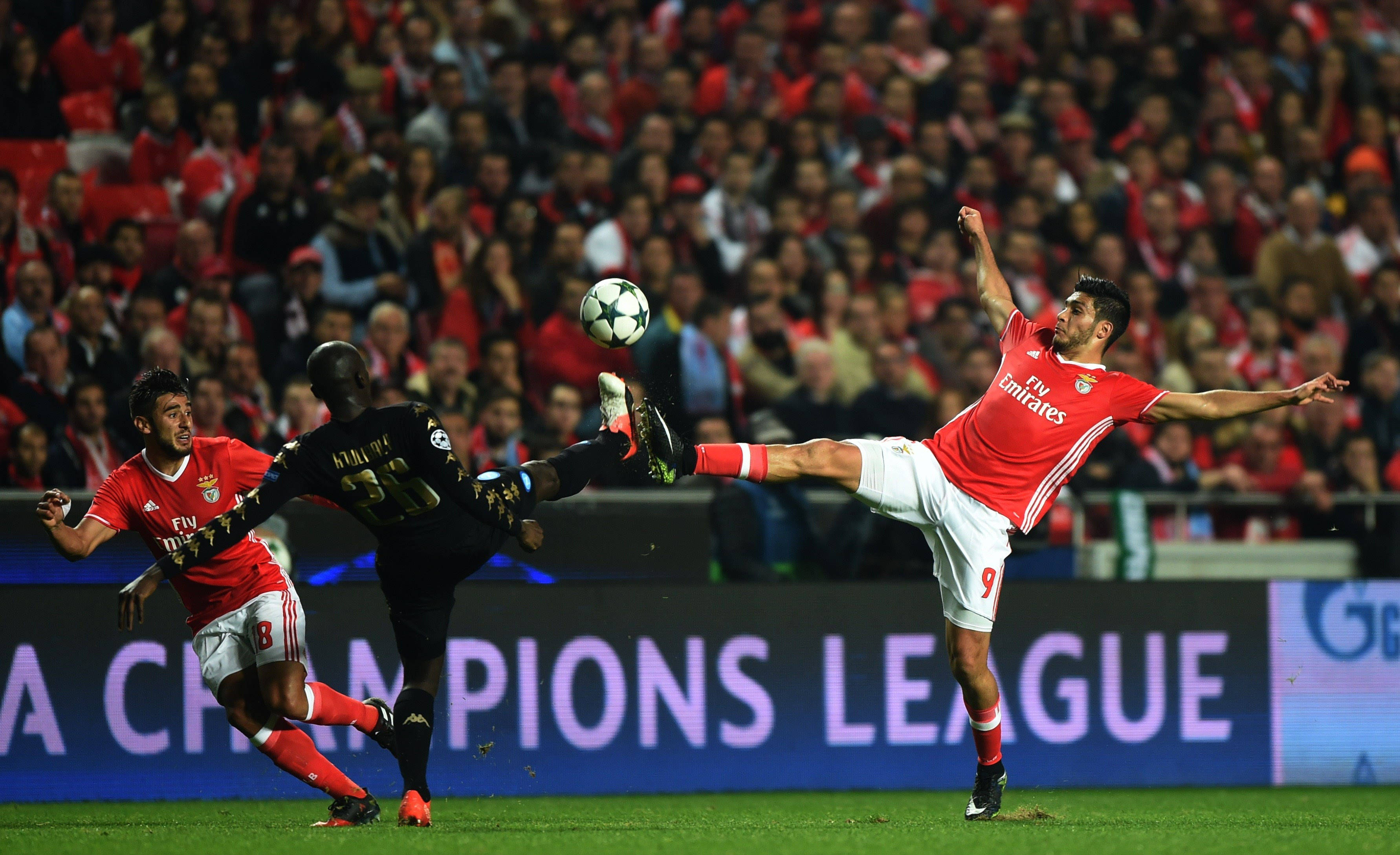 荷兰大胜塞尔维亚,欧冠联赛淘汰赛阻击成功 荷兰大胜塞尔维亚,欧冠联赛淘汰赛阻击成功