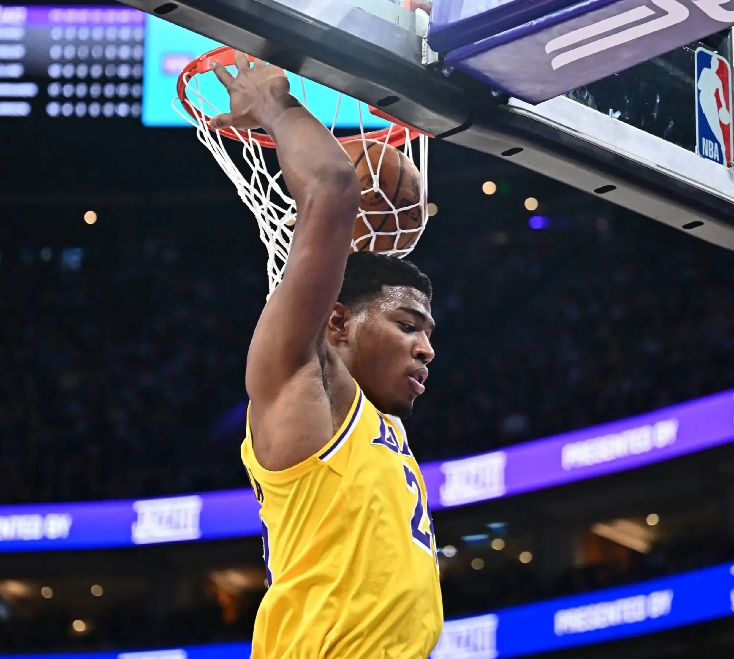 湖人队经验老将频繁受伤,球队战力减弱 湖人队经验老将频繁受伤,球队战力减弱