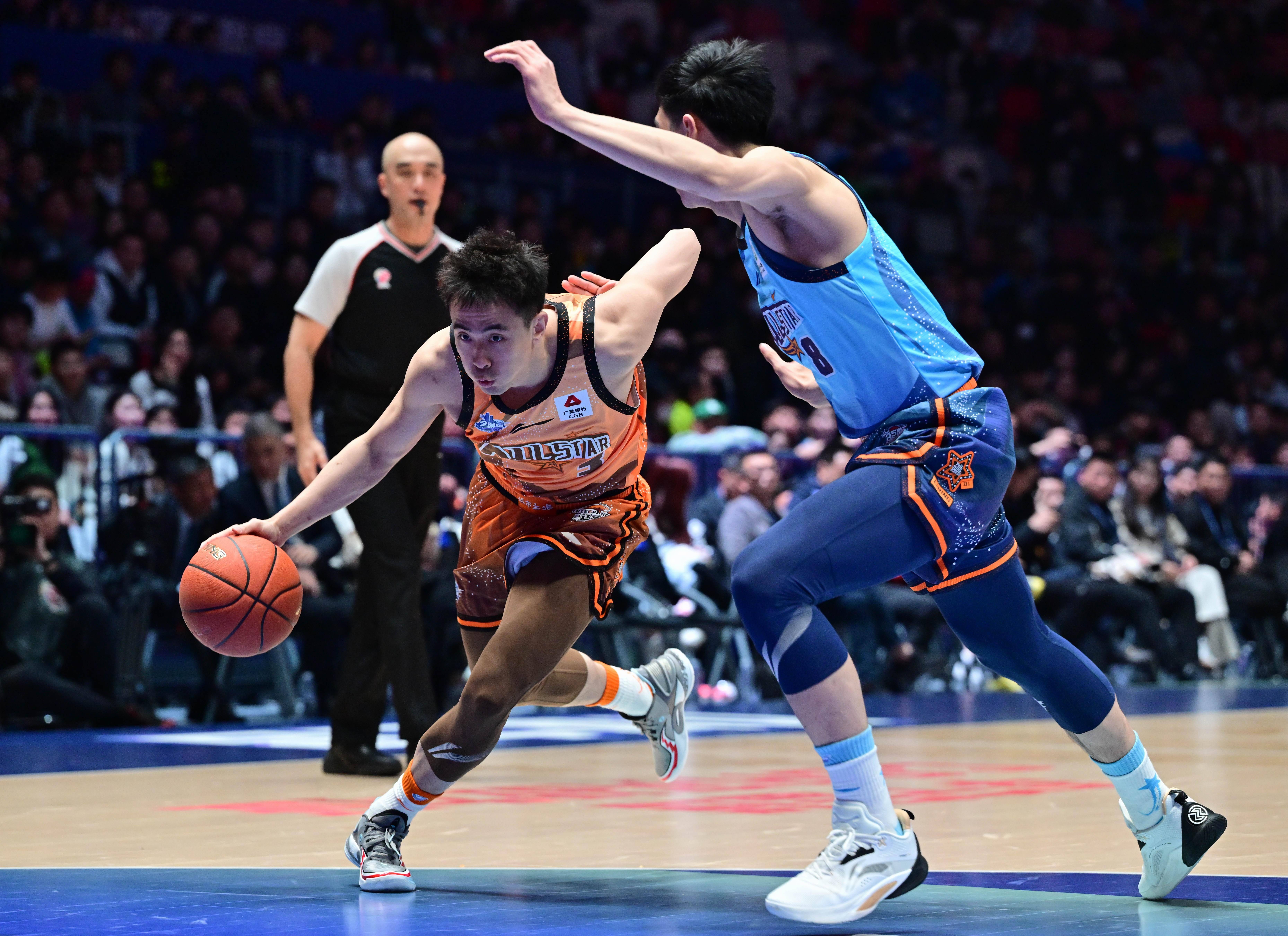 体育明星赛事现场热情高涨，球员精彩表现的简单介绍