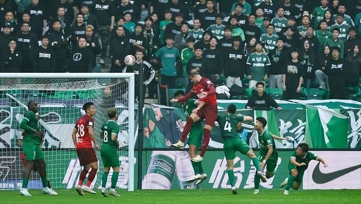 在北京国安赛场上演中超,封盖,引发弹幕炸裂的简单介绍 在北京国安赛场上演中超,封盖,引发弹幕炸裂的简单介绍