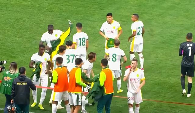 在北京国安赛场上演中超,封盖,引发弹幕炸裂的简单介绍 在北京国安赛场上演中超,封盖,引发弹幕炸裂的简单介绍