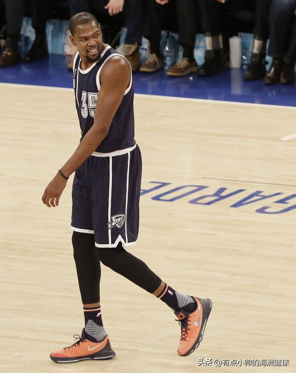 包含雷霆宣布签下球队历史得分王杜兰特，重返主场引发球迷狂欢的词条