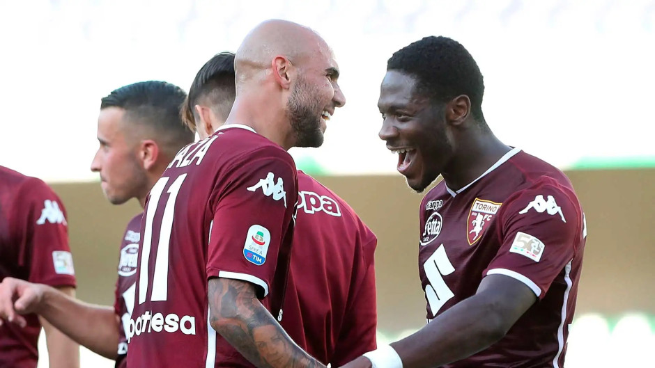 关于都灵球迷声援球队备战下一场比赛的信息