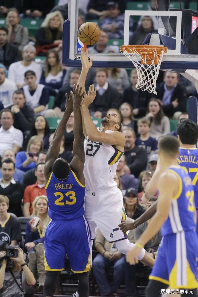 东西部球队交锋，赛事紧张激烈，胜负难料的简单介绍